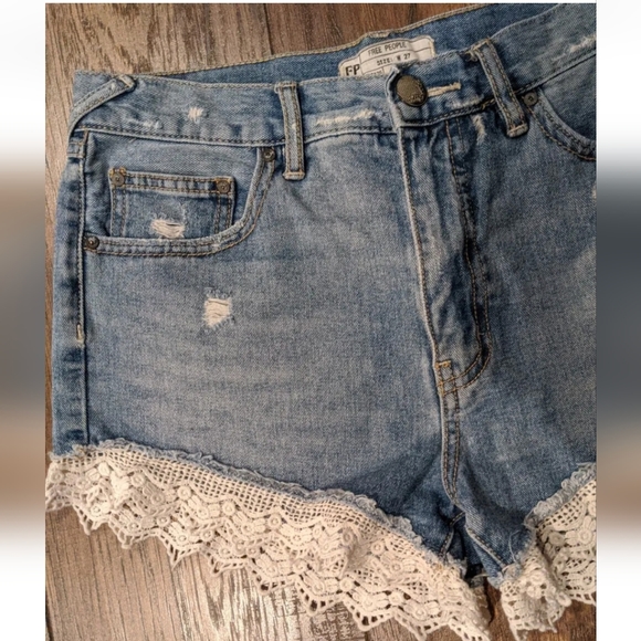 FREE PEOPLE Distressed Cutoff Shorts Sz 27 Denim Jean Embroidery Hem Medium Rise - Picture 4 of 12